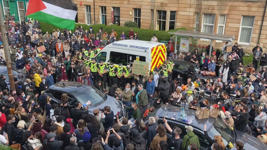 EVERYBODY TO KENMURE STREET