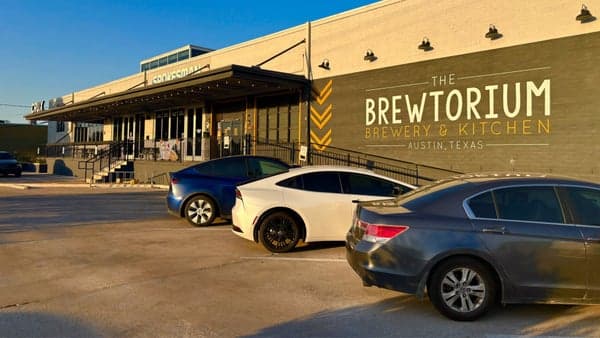 Singles Mingle at the Brewtorium